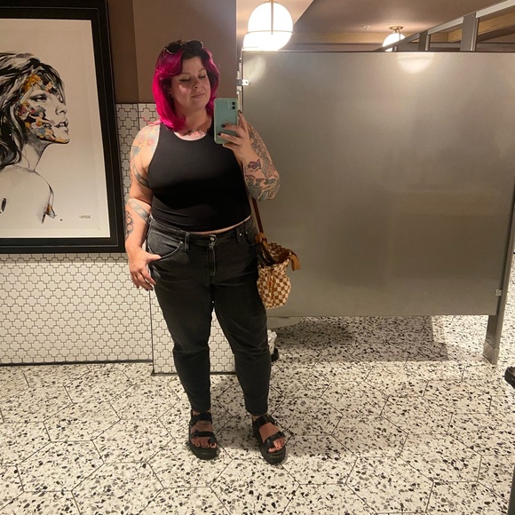 Meet your Posher, Stefanie - Picture 1 of 1